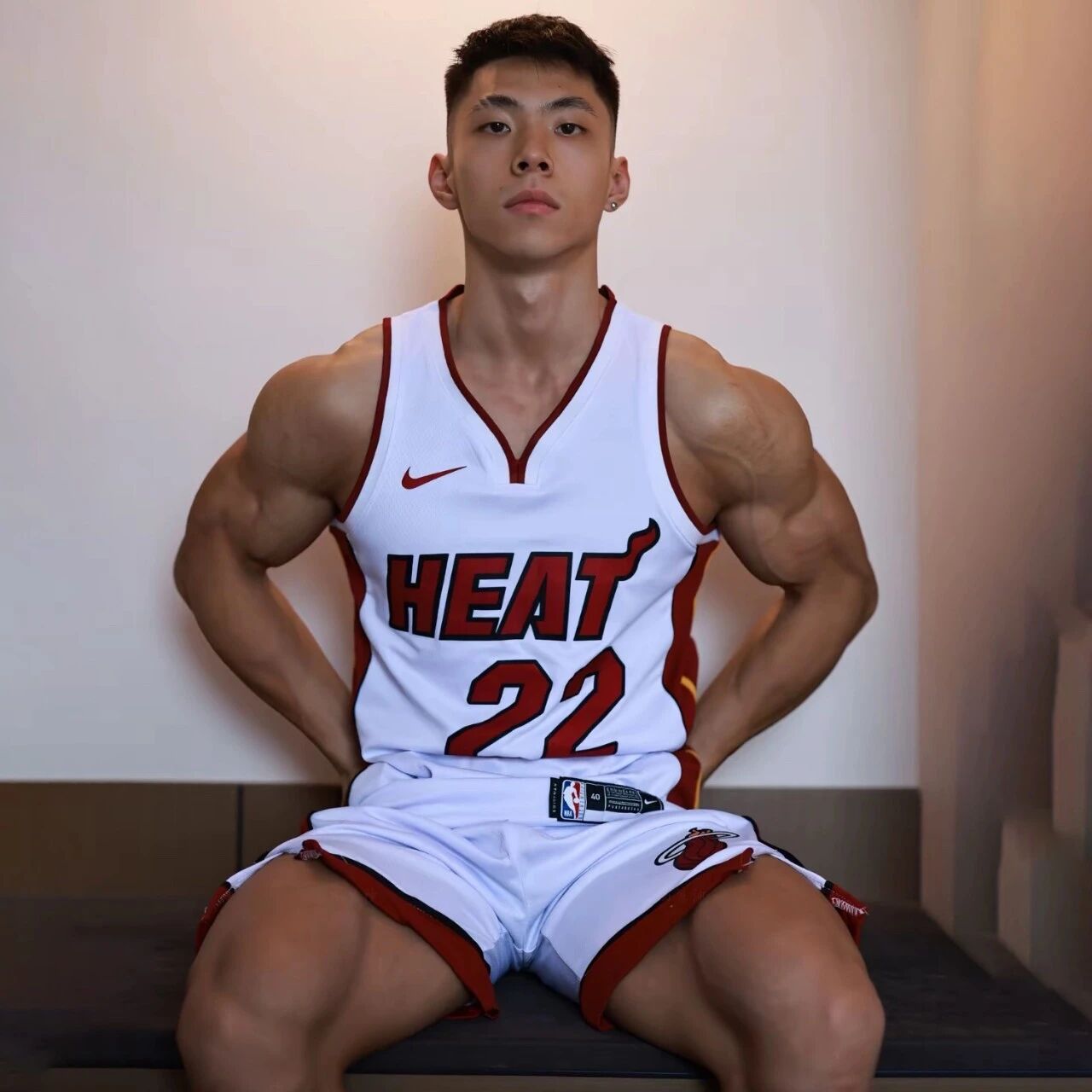 图片[1]-斯文白袜体育生！粗腿黑皮男！叔可太痞了！ | 鉴定网络热门帅哥-小蓝短视频