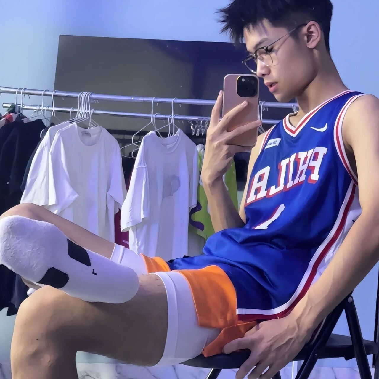 图片[2]-斯文白袜体育生！粗腿黑皮男！叔可太痞了！ | 鉴定网络热门帅哥-小蓝短视频