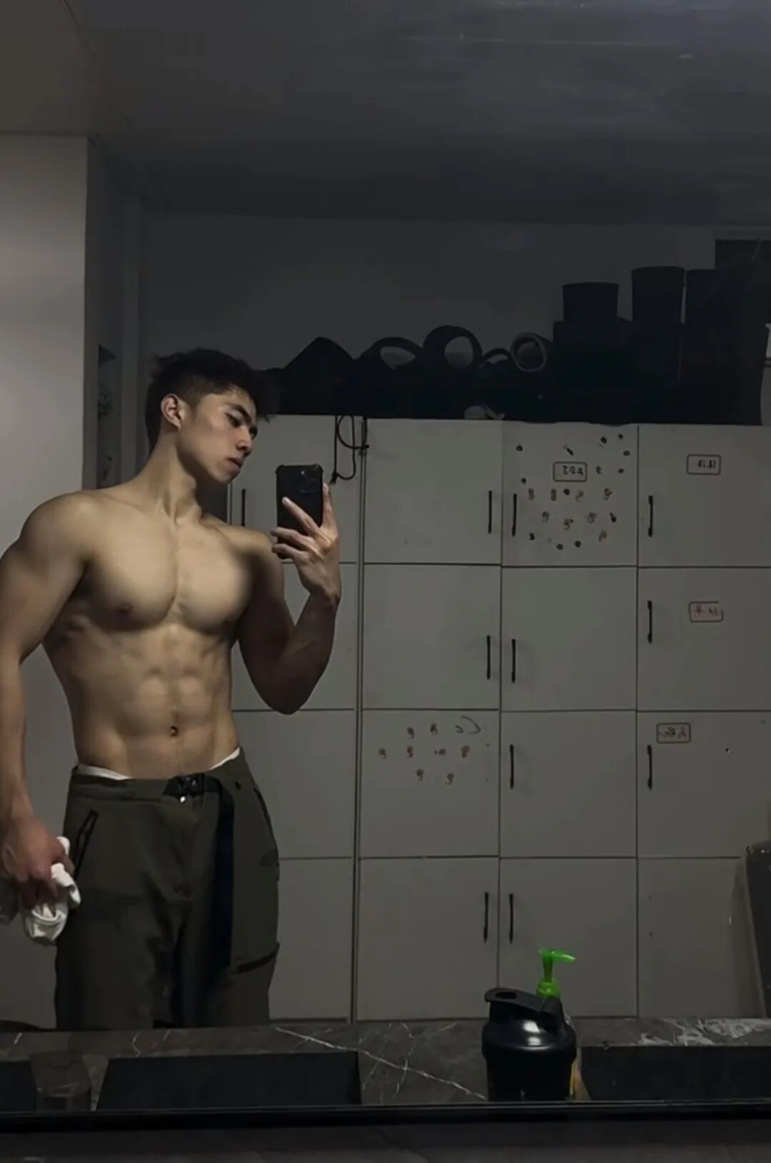 185白皮精壮腹肌猛男，虎背熊腰男友力拉满....