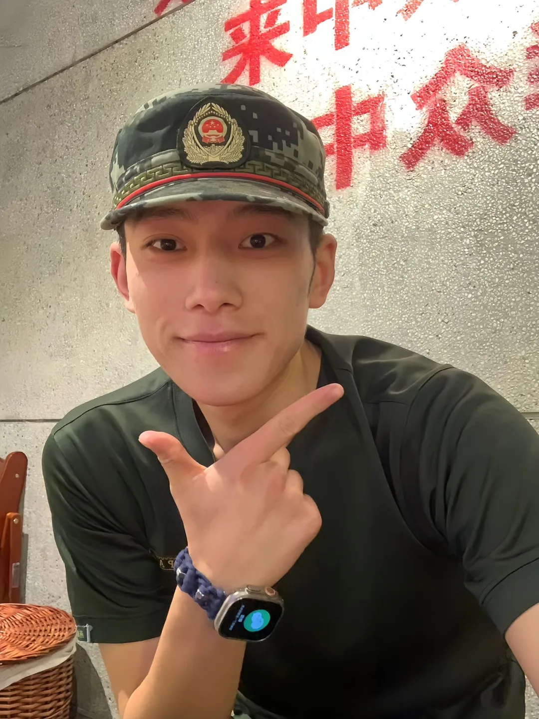 天！圈内网红小哥家贞居然去当了两年兵，现在都退伍了！-小蓝短视频