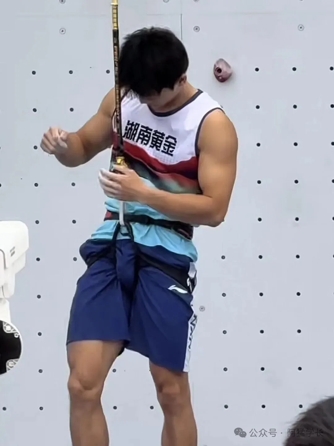 图片[5]-【赛场男神】攀岩运动员の伍鹏，全运会上硬帅！-小蓝短视频