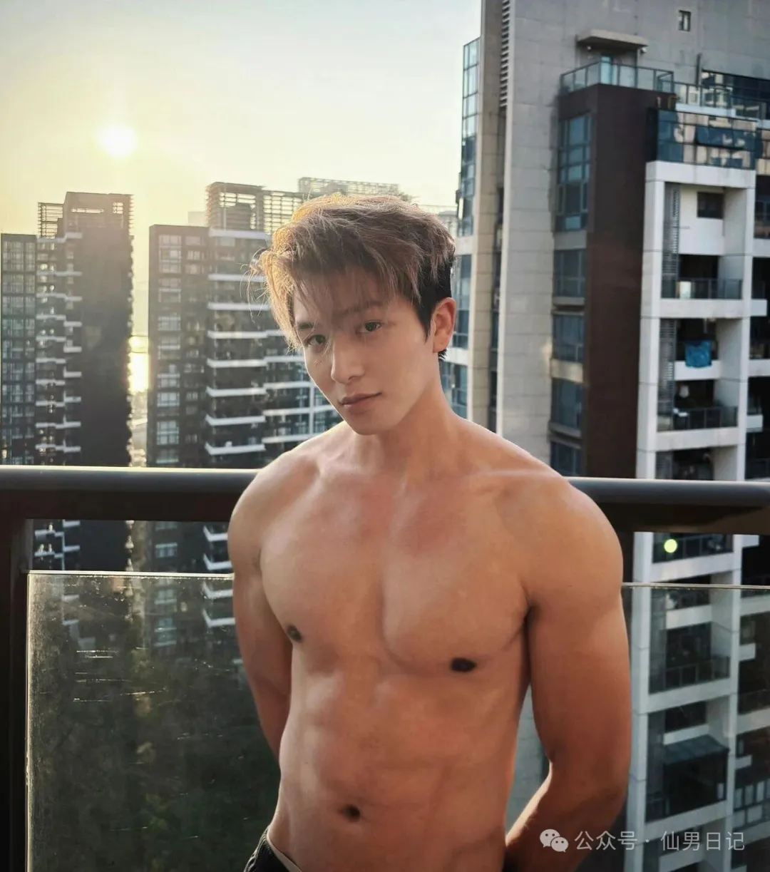 图片[15]-刚刚这个春节，这个腹肌帅哥在ins上杀疯了……-小蓝短视频