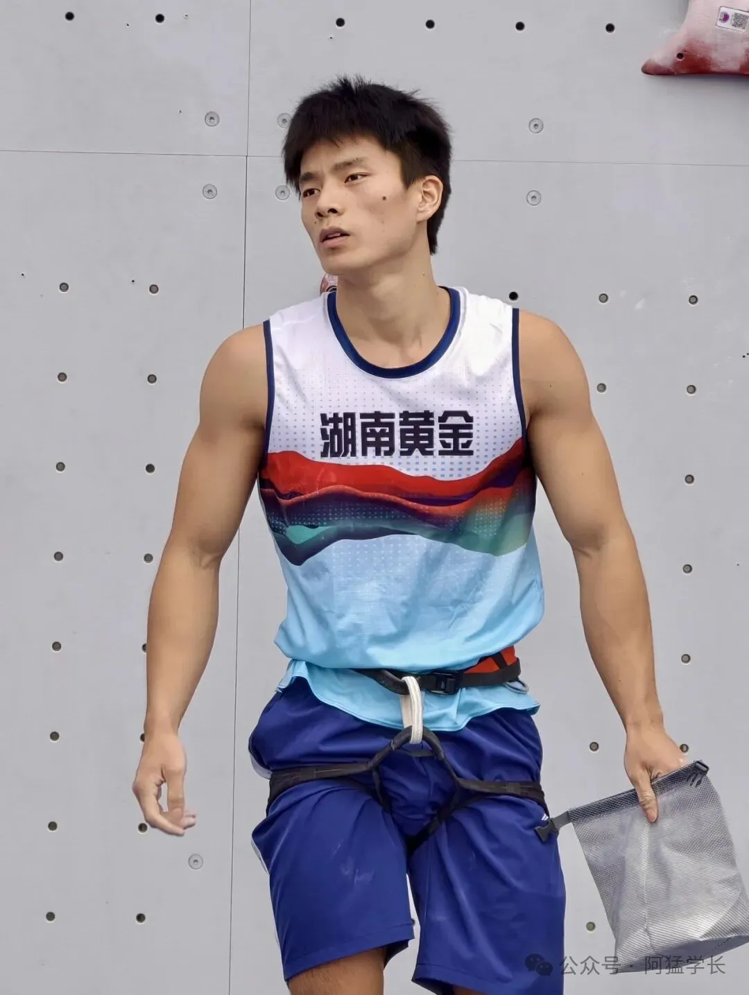 图片[1]-【赛场男神】攀岩运动员の伍鹏，全运会上硬帅！-小蓝短视频
