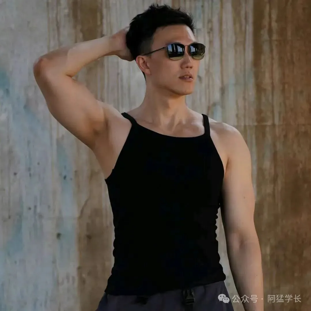 台湾《男生男生配》综艺男主，竟然是X上18万粉丝的网红？！-小蓝短视频