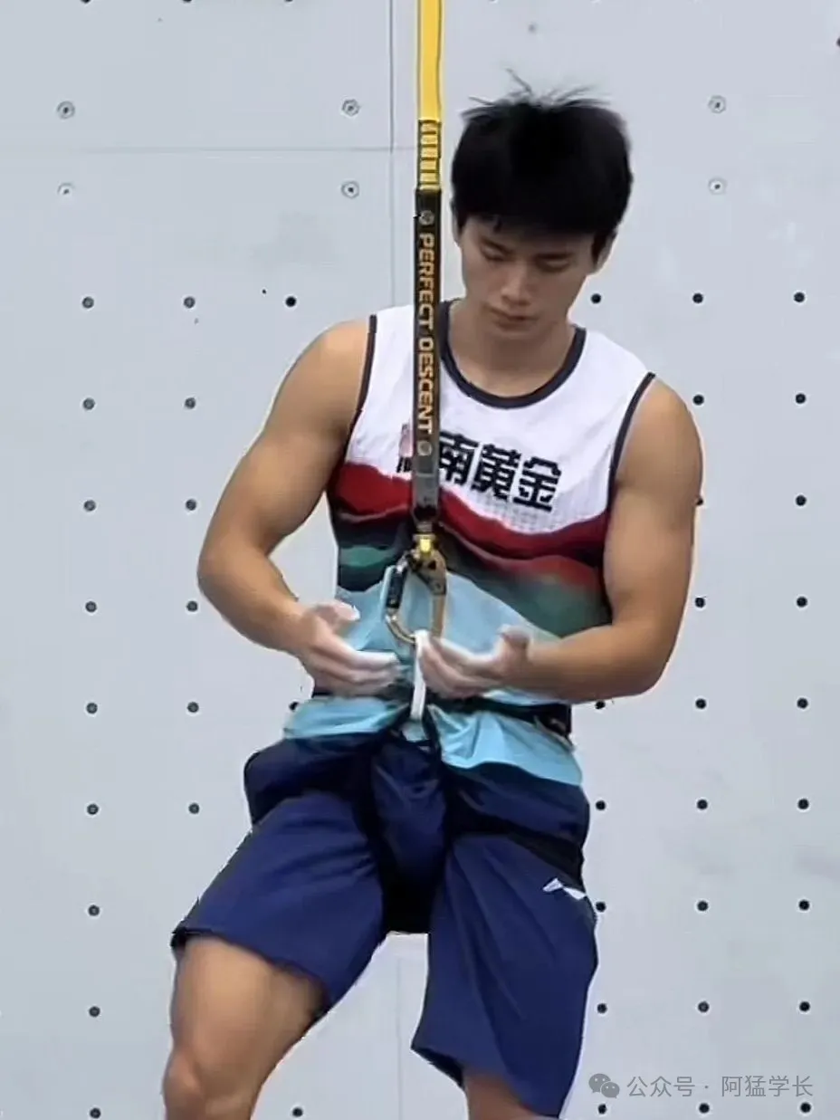 图片[3]-【赛场男神】攀岩运动员の伍鹏，全运会上硬帅！-小蓝短视频
