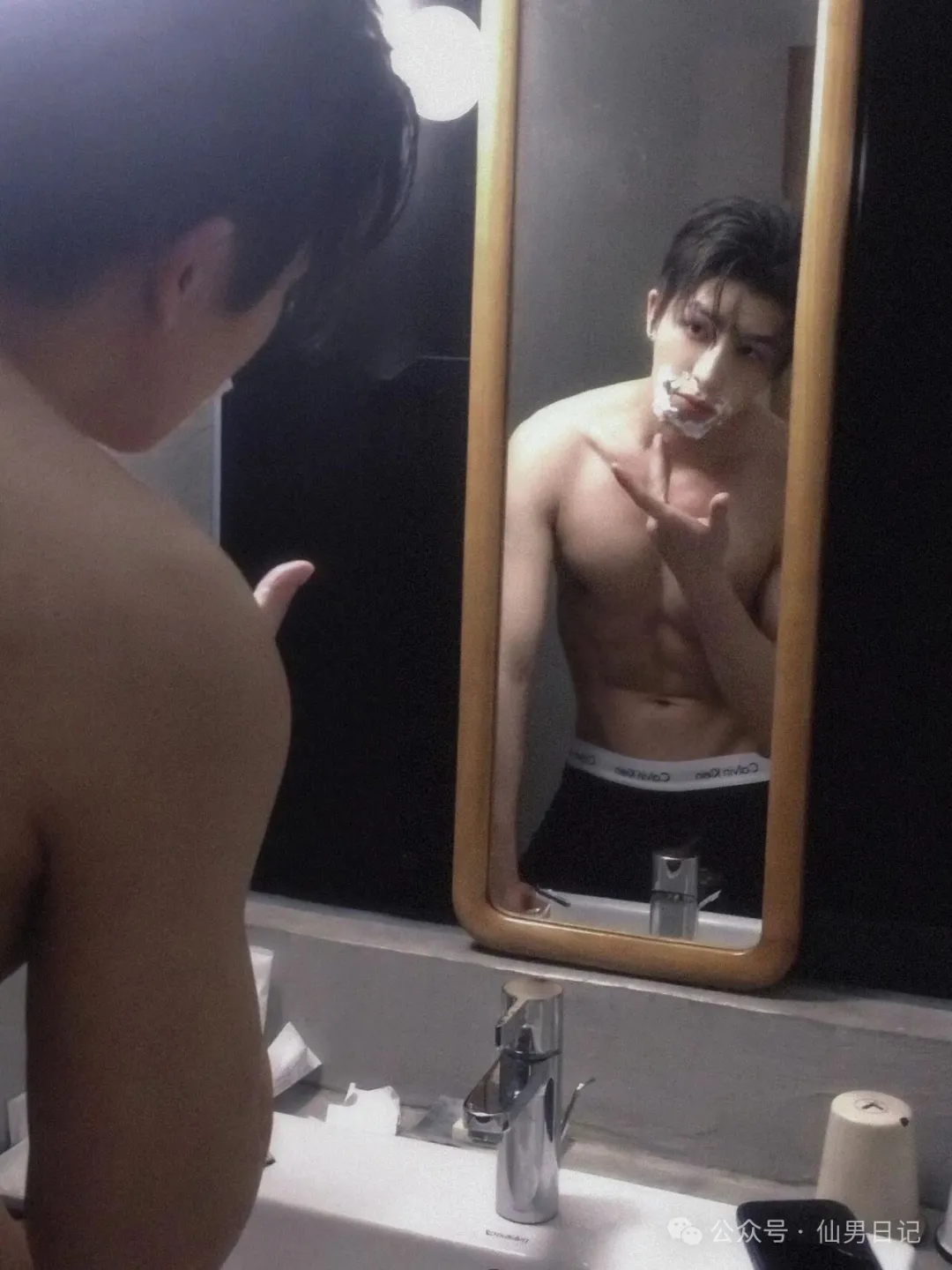 图片[4]-刚刚这个春节，这个腹肌帅哥在ins上杀疯了……-小蓝短视频