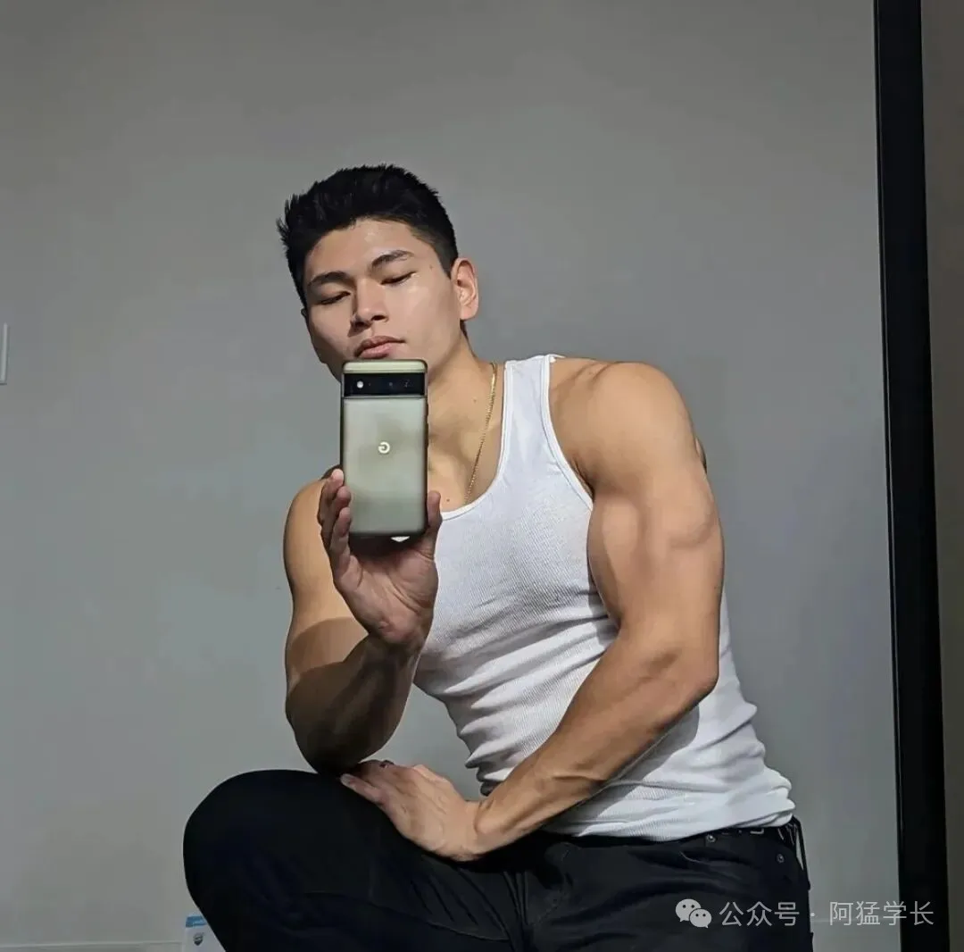 图片[1]-这个推特32W粉的亚裔博主！简直迷倒众生~-小蓝短视频