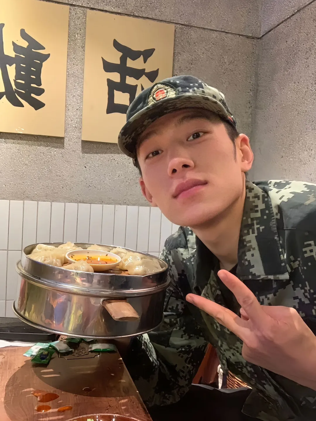 图片[19]-天！圈内网红小哥家贞居然去当了两年兵，现在都退伍了！-小蓝短视频