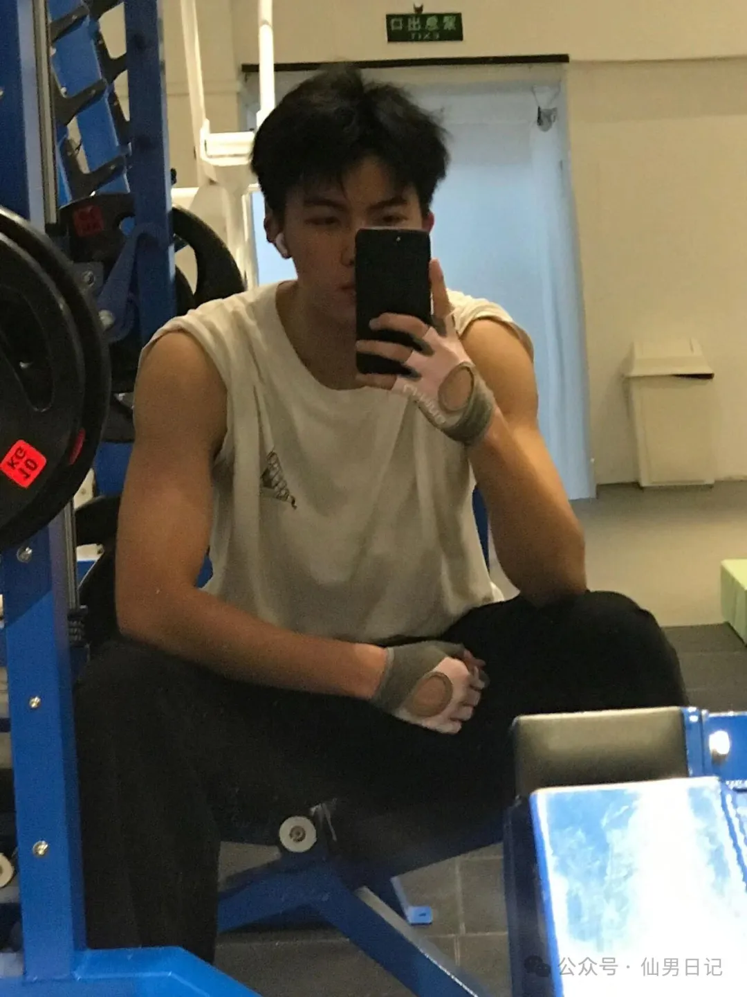 图片[10]-190cm体育生男大，06年的钻石腹肌质量太高了！-小蓝短视频