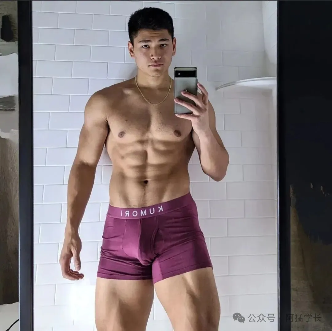 这个推特32W粉的亚裔博主！简直迷倒众生~-小蓝短视频