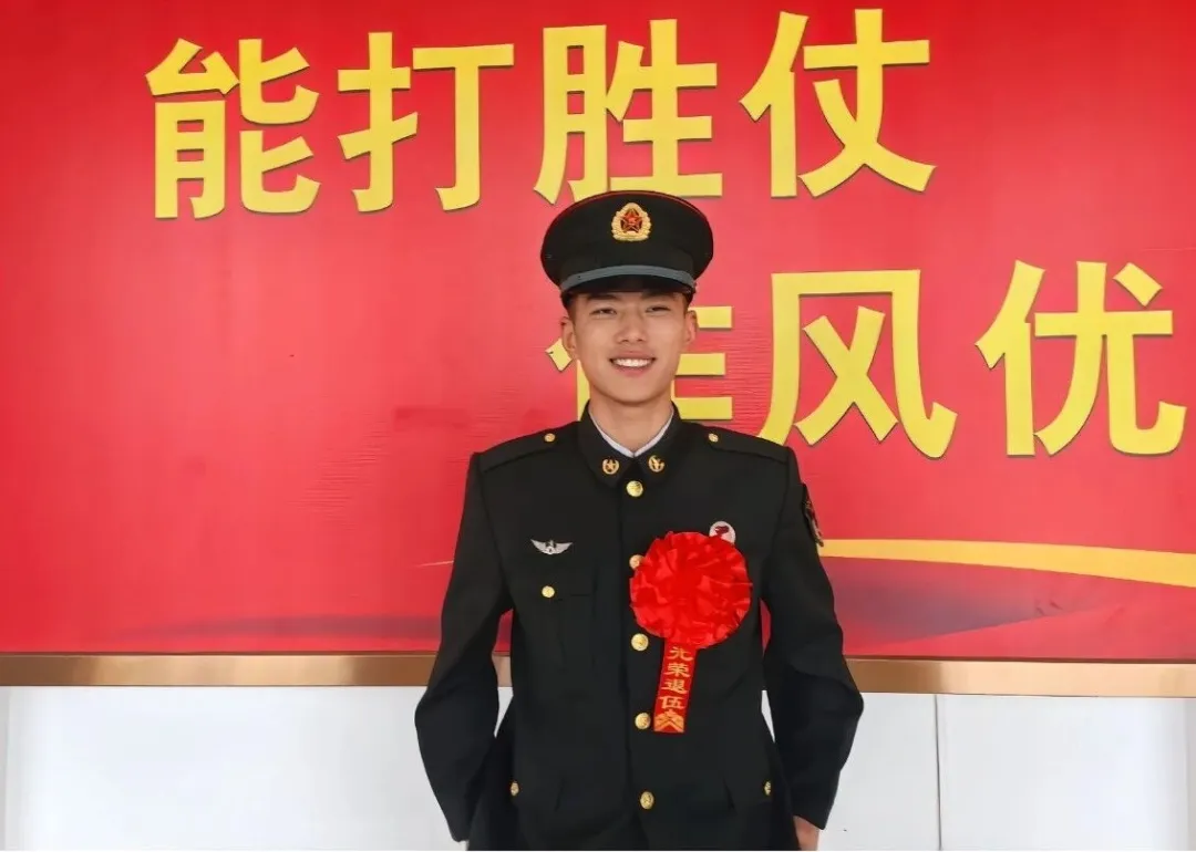 图片[3]-又到一年退伍季，教你怎么找到八块腹肌兵哥哥当男友！-小蓝短视频