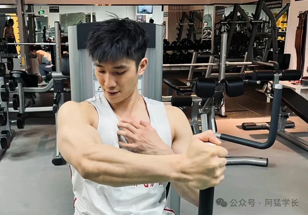 图片[9]-OMG！原来健身教练，都会被女记者采访啊……-小蓝短视频