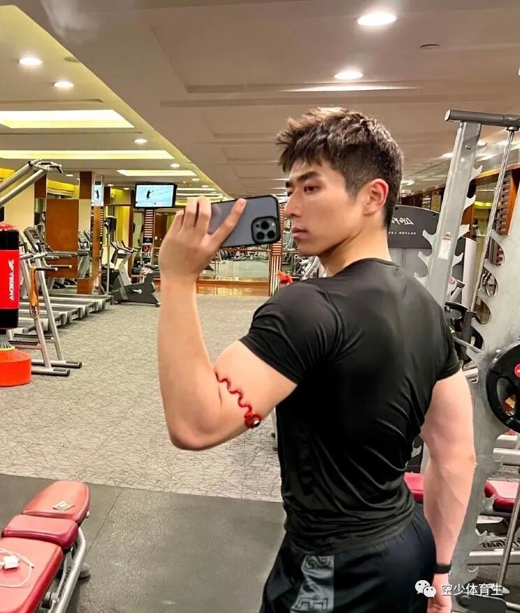 图片[6]-清秀小奶狗和健壮小狼狗，阳光帅气的小哥哥-小蓝短视频