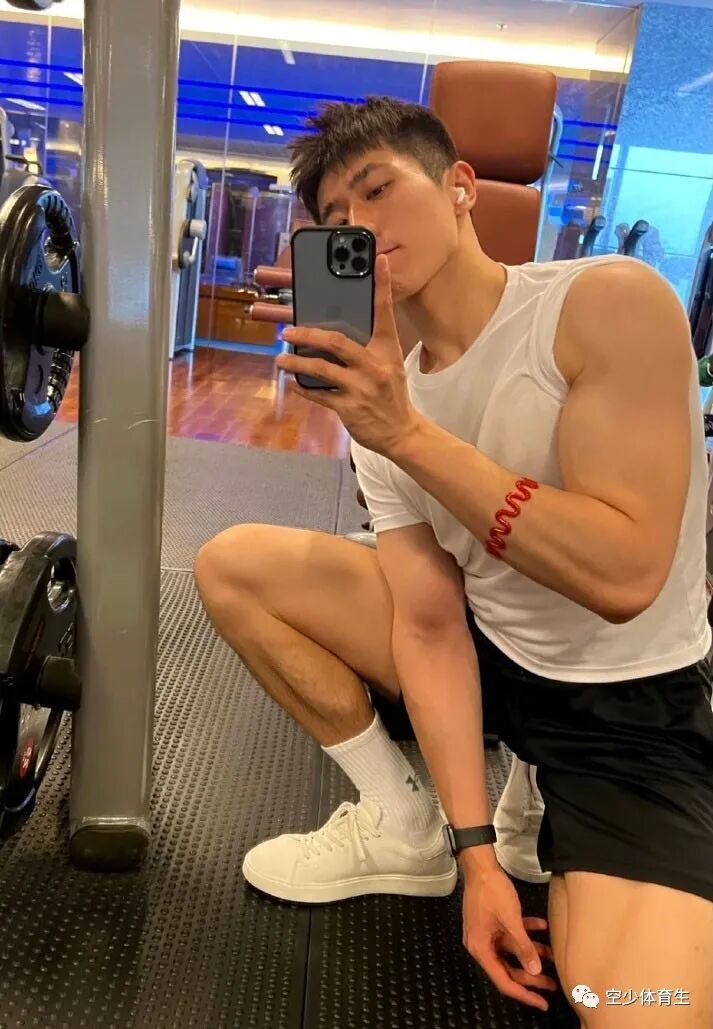 图片[7]-清秀小奶狗和健壮小狼狗，阳光帅气的小哥哥-小蓝短视频