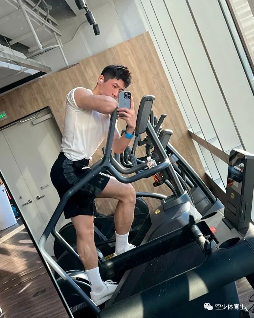 图片[8]-清秀小奶狗和健壮小狼狗，阳光帅气的小哥哥-小蓝短视频