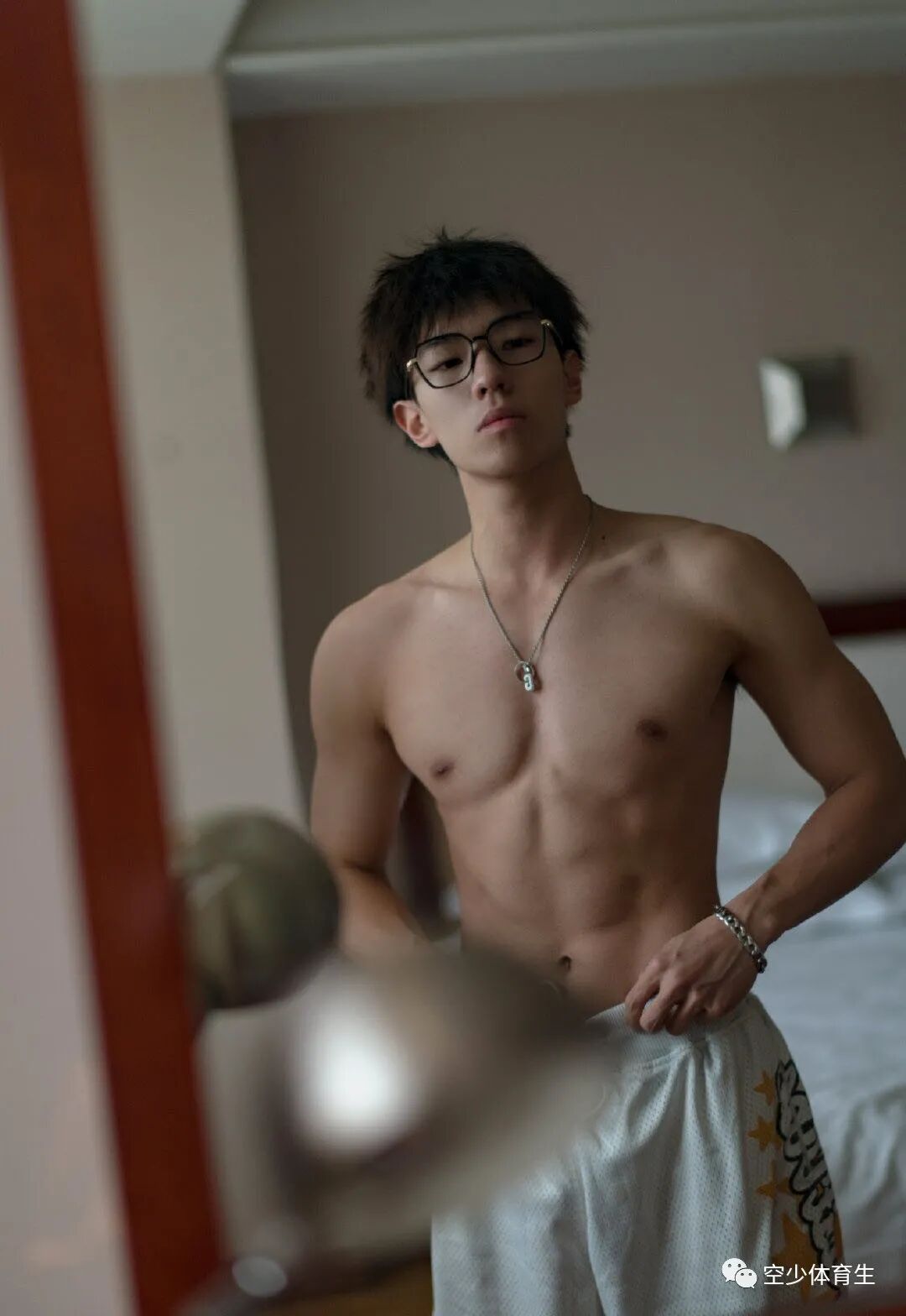 图片[1]-清秀小奶狗和健壮小狼狗，阳光帅气的小哥哥-小蓝短视频