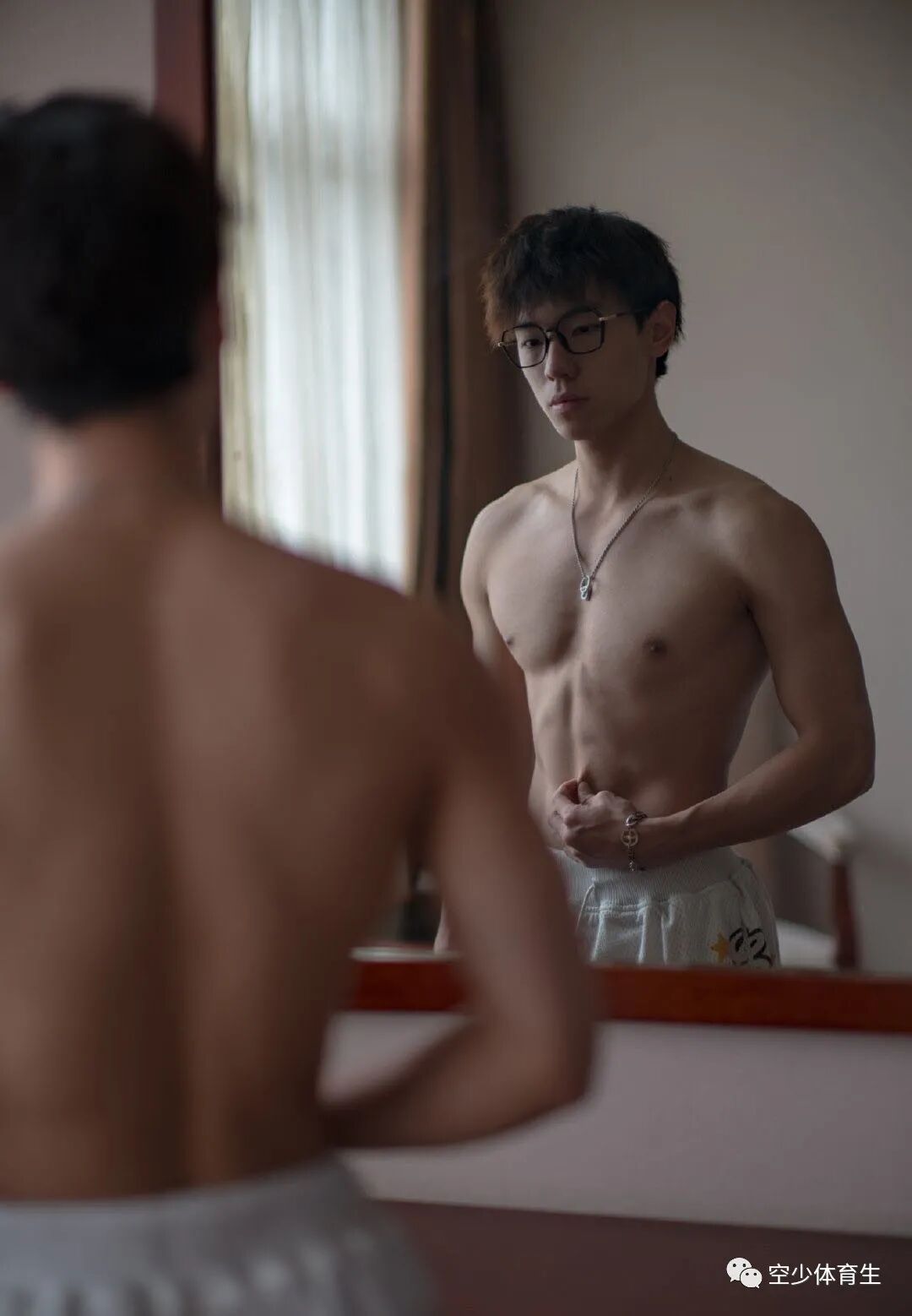 图片[2]-清秀小奶狗和健壮小狼狗，阳光帅气的小哥哥-小蓝短视频